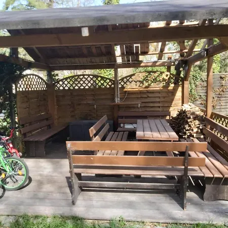 Mit 123qm Fuer 8 Personen Mit Sehr Grossem Garten, Einfache Innen-ausstattung *