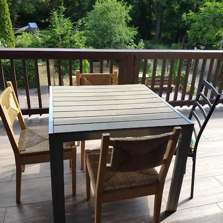 Mit 123qm Fuer 8 Personen Mit Sehr Grossem Garten, Einfache Innen-ausstattung Leipzig