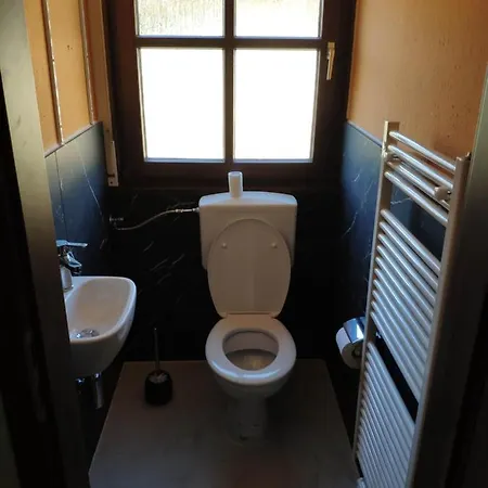 Apartment Mit 123qm Fuer 8 Personen Mit Sehr Grossem Garten, Einfache Innen-ausstattung