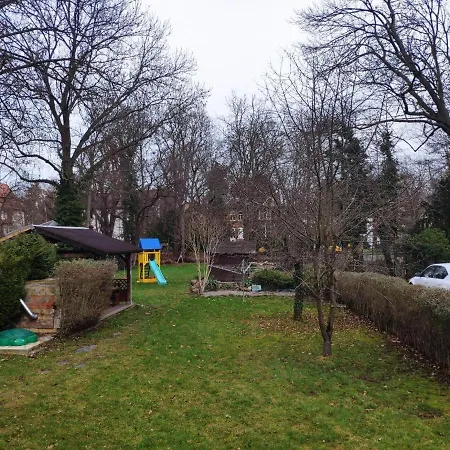 Apartment Mit 123qm Fuer 8 Personen Mit Sehr Grossem Garten, Einfache Innen-ausstattung *