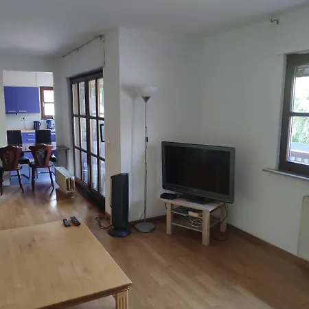 Mit 123qm Fuer 8 Personen Mit Sehr Grossem Garten, Einfache Innen-ausstattung Leipzig
