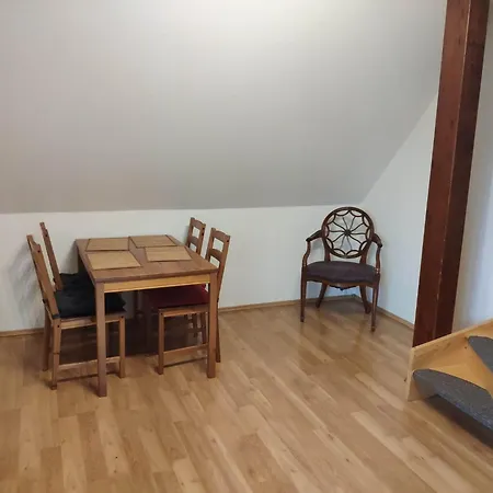 Mit 123qm Fuer 8 Personen Mit Sehr Grossem Garten, Einfache Innen-ausstattung *