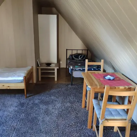 Apartment Mit 123qm Fuer 8 Personen Mit Sehr Grossem Garten, Einfache Innen-ausstattung