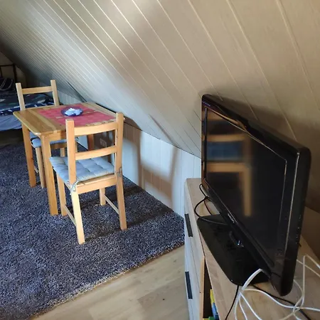 Mit 123qm Fuer 8 Personen Mit Sehr Grossem Garten, Einfache Innen-ausstattung *
