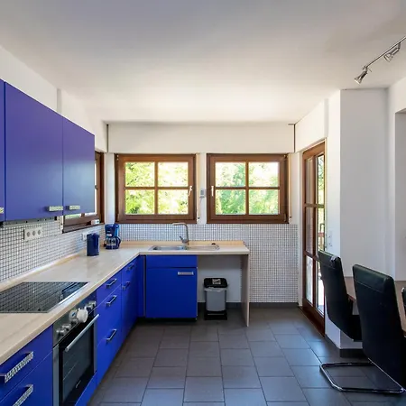 Apartment Mit 123qm Fuer 8 Personen Mit Sehr Grossem Garten, Einfache Innen-ausstattung