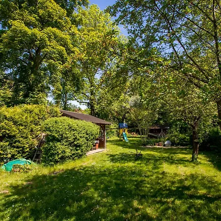 Mit 123qm Fuer 8 Personen Mit Sehr Grossem Garten, Einfache Innen-ausstattung Apartment *