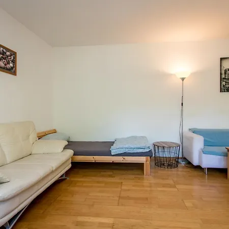 Mit 123qm Fuer 8 Personen Mit Sehr Grossem Garten, Einfache Innen-ausstattung Leipzig