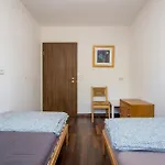 Mit 123qm Fuer 8 Personen Mit Sehr Grossem Garten, Einfache Innen-ausstattung