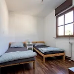 Mit 123qm Fuer 8 Personen Mit Sehr Grossem Garten, Einfache Innen-ausstattung *
