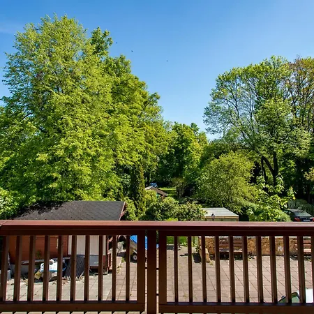 Ferienwohnung Mit Balkon, Sehr Grosser Garten, Einfache Innen-Ausstattung * Leipzig