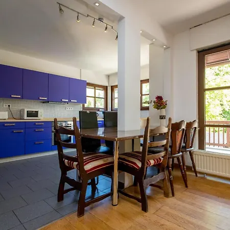 Wohnung Mit Gastgeber, Sehr Grosser Garten, Einfache Innen-Ausstattung