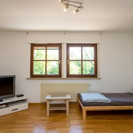 アパート Mit 123qm Fuer 8 Personen Mit Sehr Grossem Garten, Einfache Innen-ausstattung ライプツィヒ