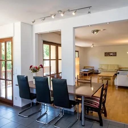 Mit 123qm Fuer 8 Personen Mit Sehr Grossem Garten, Einfache Innen-ausstattung *