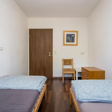 Mit 123qm Fuer 8 Personen Mit Sehr Grossem Garten, Einfache Innen-ausstattung