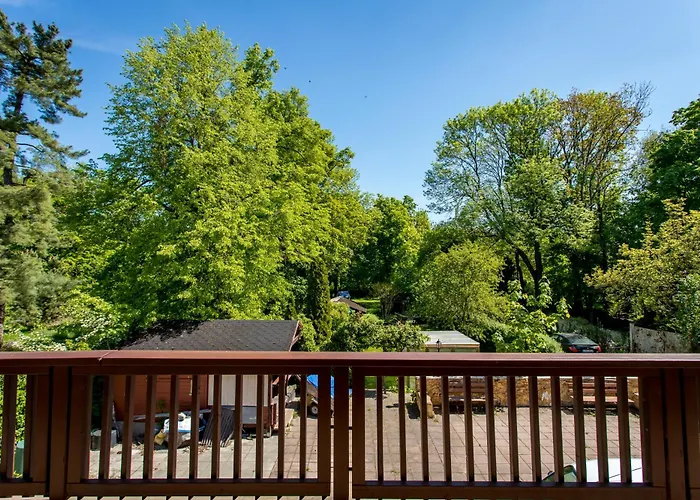 Mit 123qm Für 8 Personen Mit Sehr Großem Garten, Einfache Innen-ausstattung * Leipzig