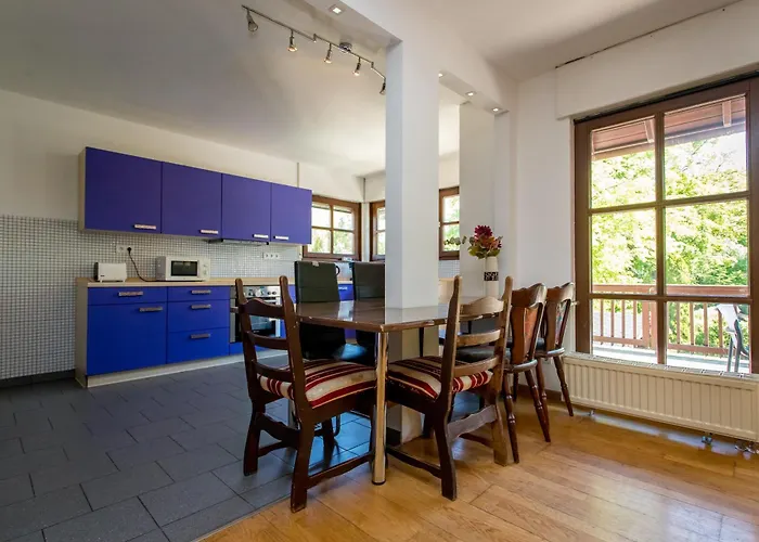 Mit 123qm Für 8 Personen Mit Sehr Großem Garten, Einfache Innen-ausstattung