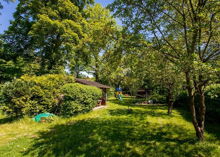 Mit 123qm Für 8 Personen Mit Sehr Großem Garten, Einfache Innen-ausstattung Apartment *