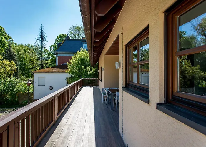 Apartment Mit 123qm Für 8 Personen Mit Sehr Großem Garten, Einfache Innen-ausstattung *