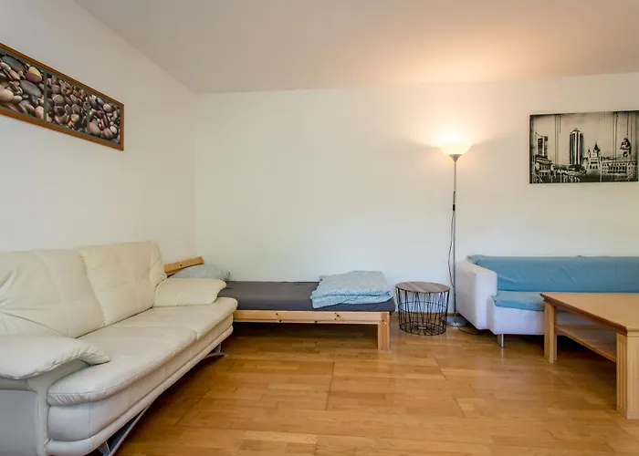 Mit 123qm Für 8 Personen Mit Sehr Großem Garten, Einfache Innen-ausstattung Leipzig