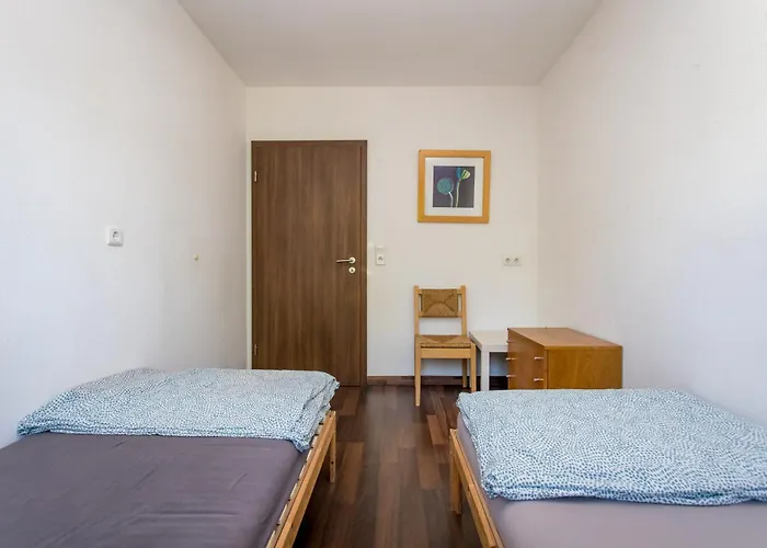 Mit 123qm Für 8 Personen Mit Sehr Großem Garten, Einfache Innen-ausstattung