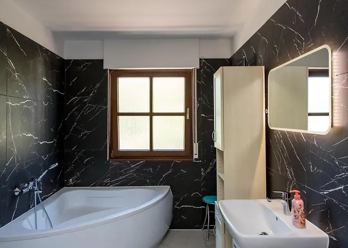 Mit 123qm Für 8 Personen Mit Sehr Großem Garten, Einfache Innen-ausstattung Leipzig