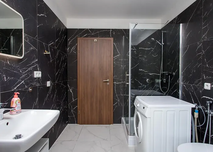 Mit 123qm Für 8 Personen Mit Sehr Großem Garten, Einfache Innen-ausstattung * Leipzig