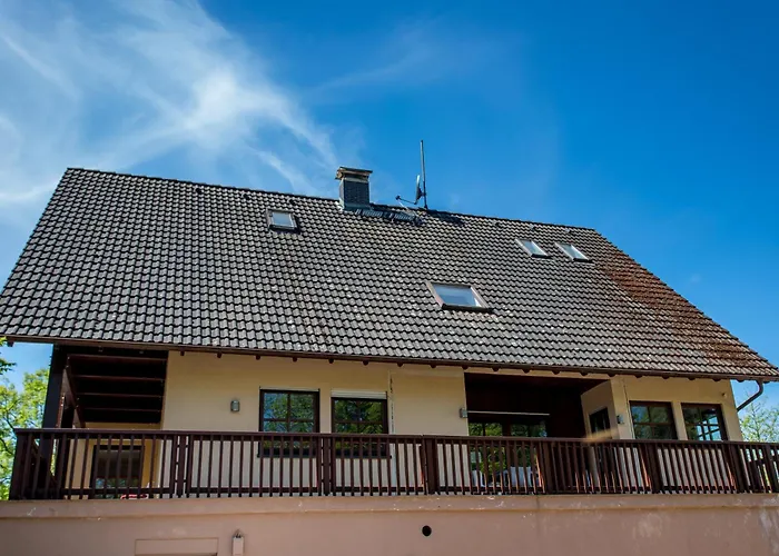 Mit 123qm Für 8 Personen Mit Sehr Großem Garten, Einfache Innen-ausstattung Apartment